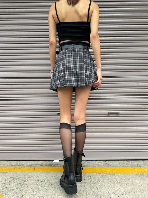 フェイクレザーベルト付プリーツスカート